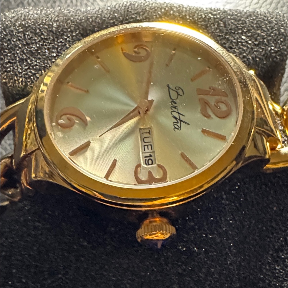 Women's Gold Chain Watch - Picture 2 of 3